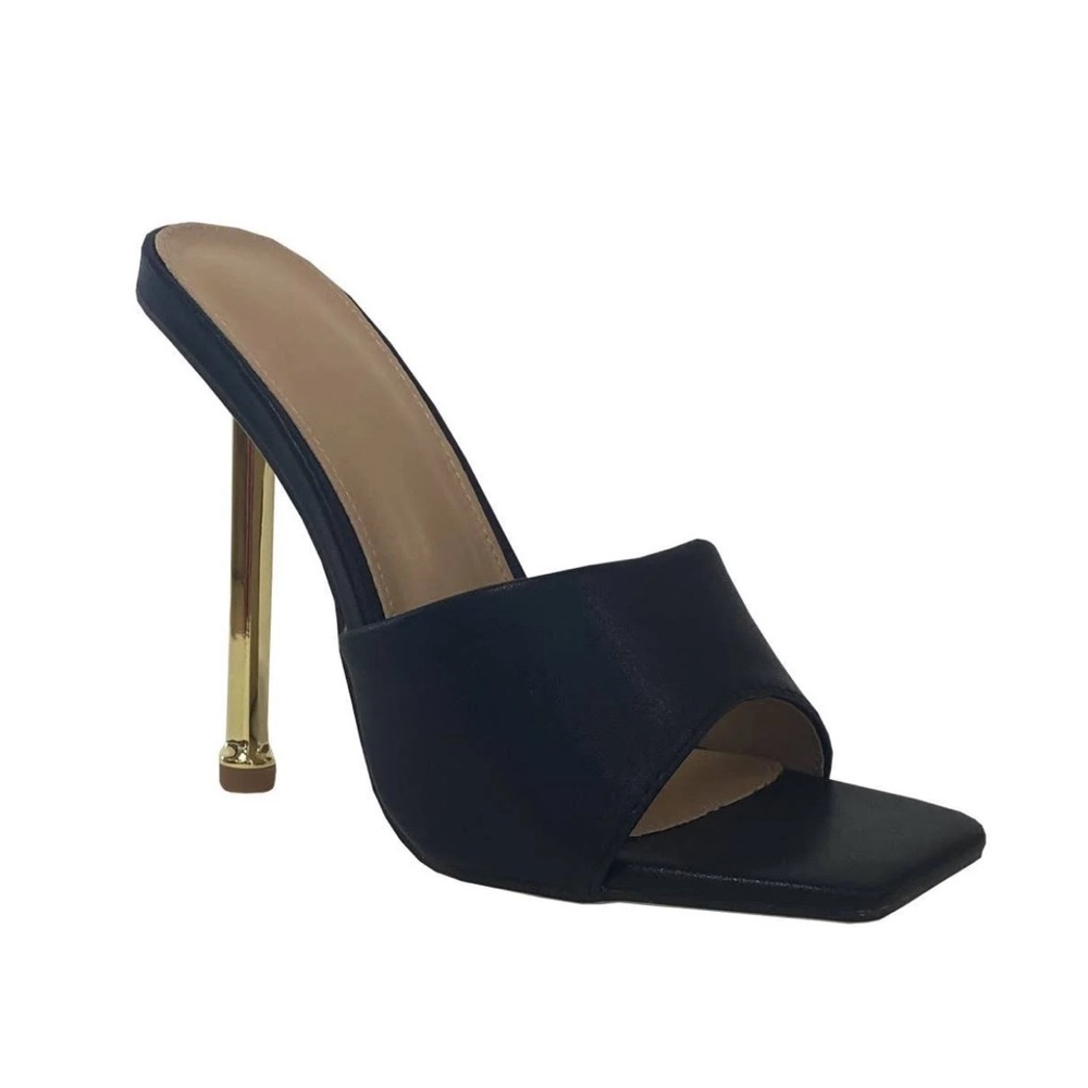 Audrey Black Heel